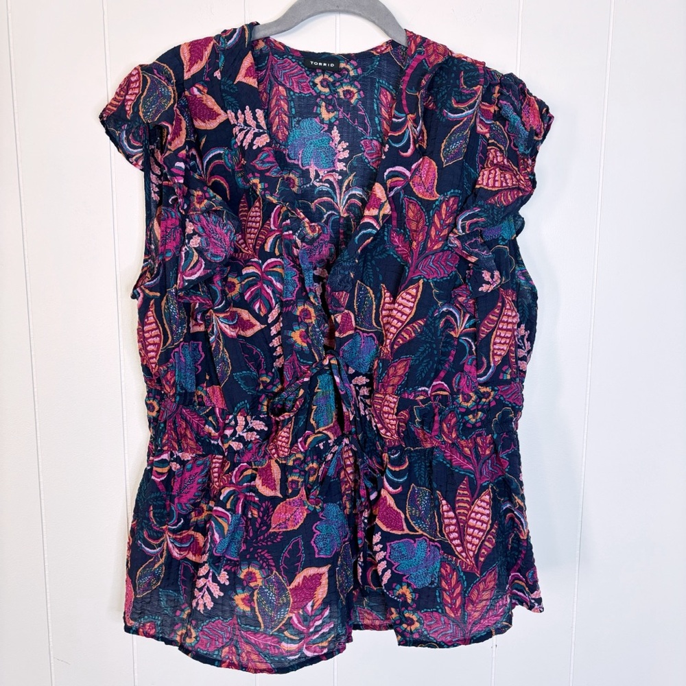 Women’s Floral Ruffle V-Neck Top in Navy and Pink - Picture 2 of 8